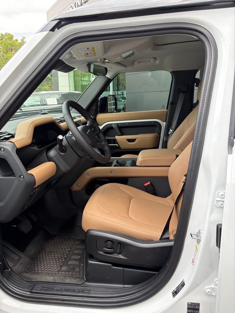 Used 2025 Land Rover Defender 110 X-Dynamic SE AWD/4WD image 20