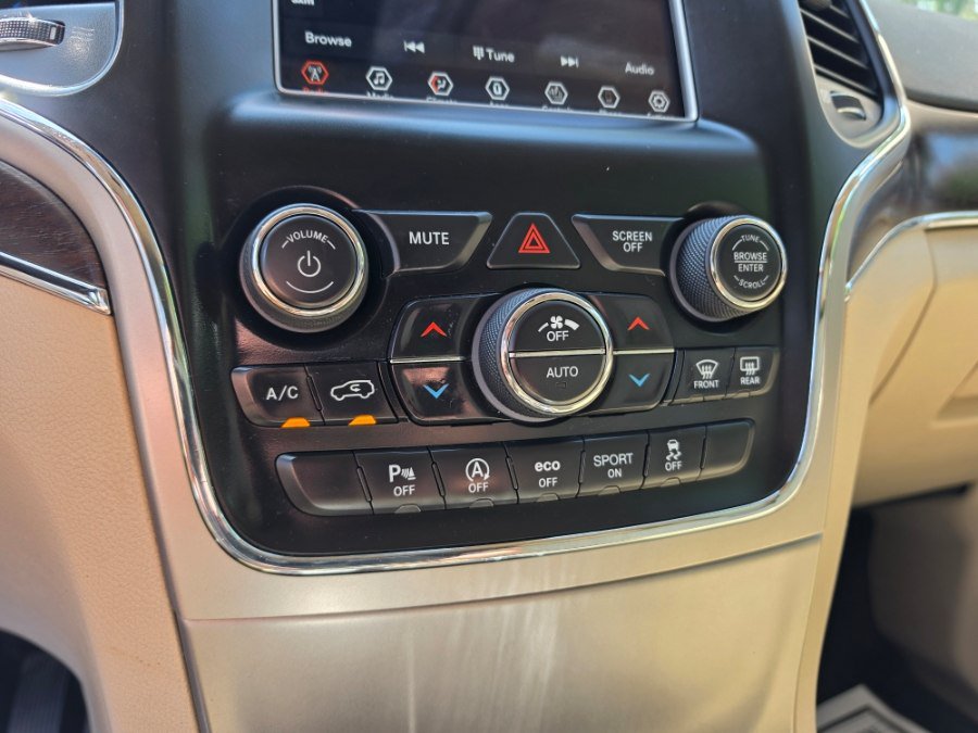 Used 2018 Jeep Grand Cherokee Limited AWD/4WD image 17