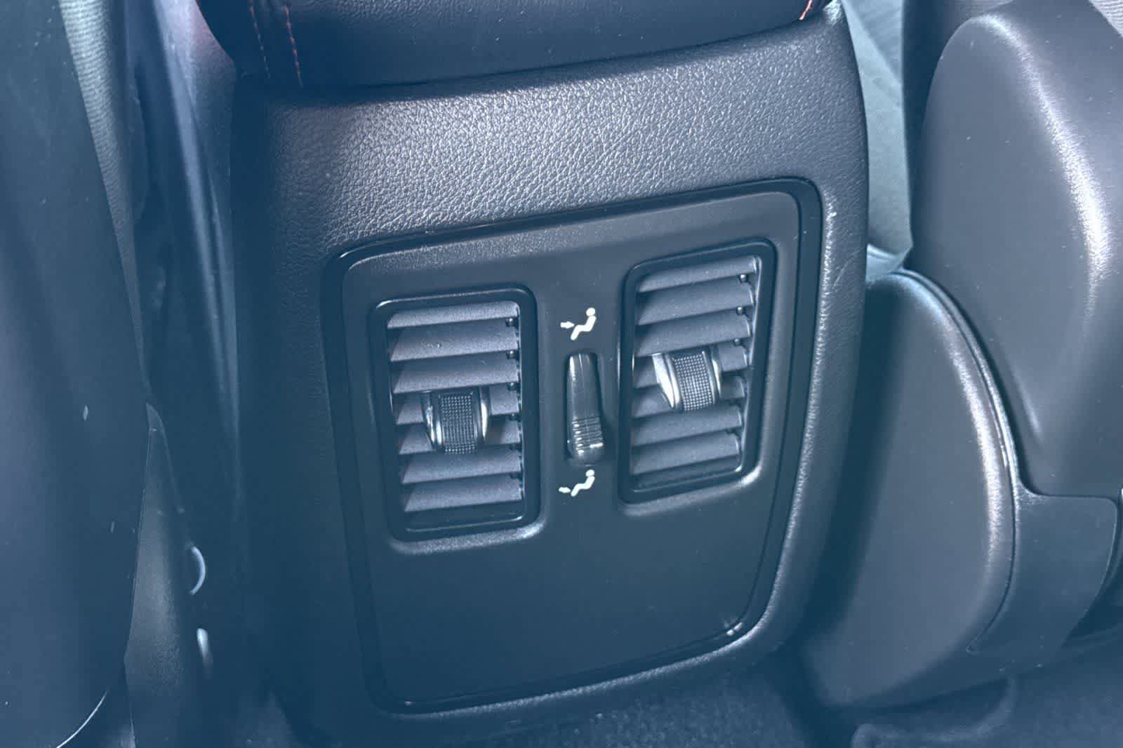 Used 2024 Dodge Durango GT w/ Blacktop Package image 15