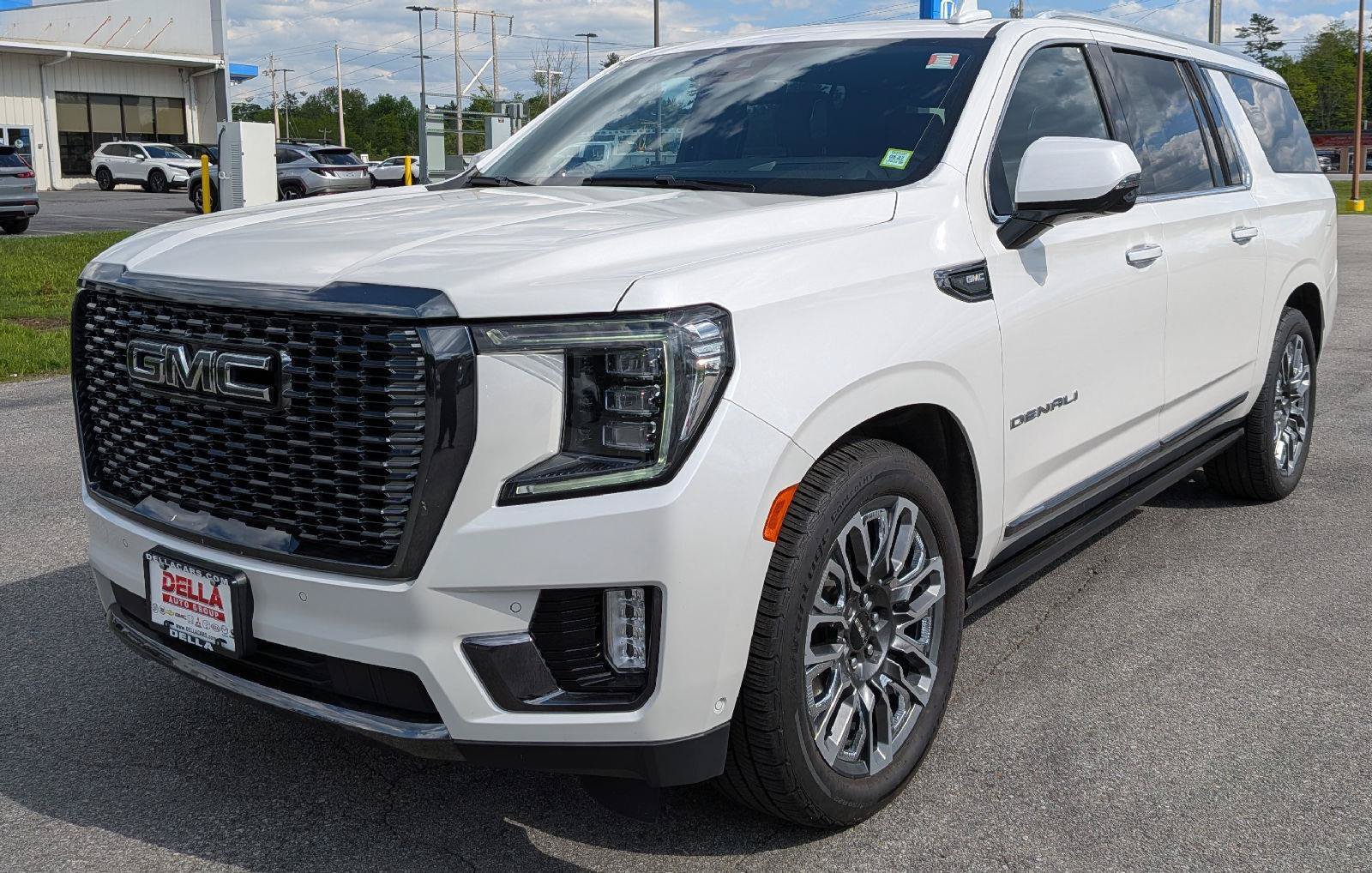 Used 2023 GMC Yukon XL Denali Ultimate AWD/4WD image 4