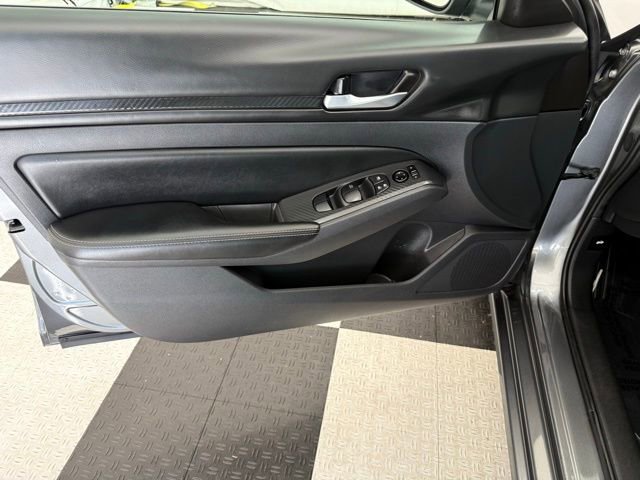 Used 2025 Nissan Altima 2.5 SV image 14