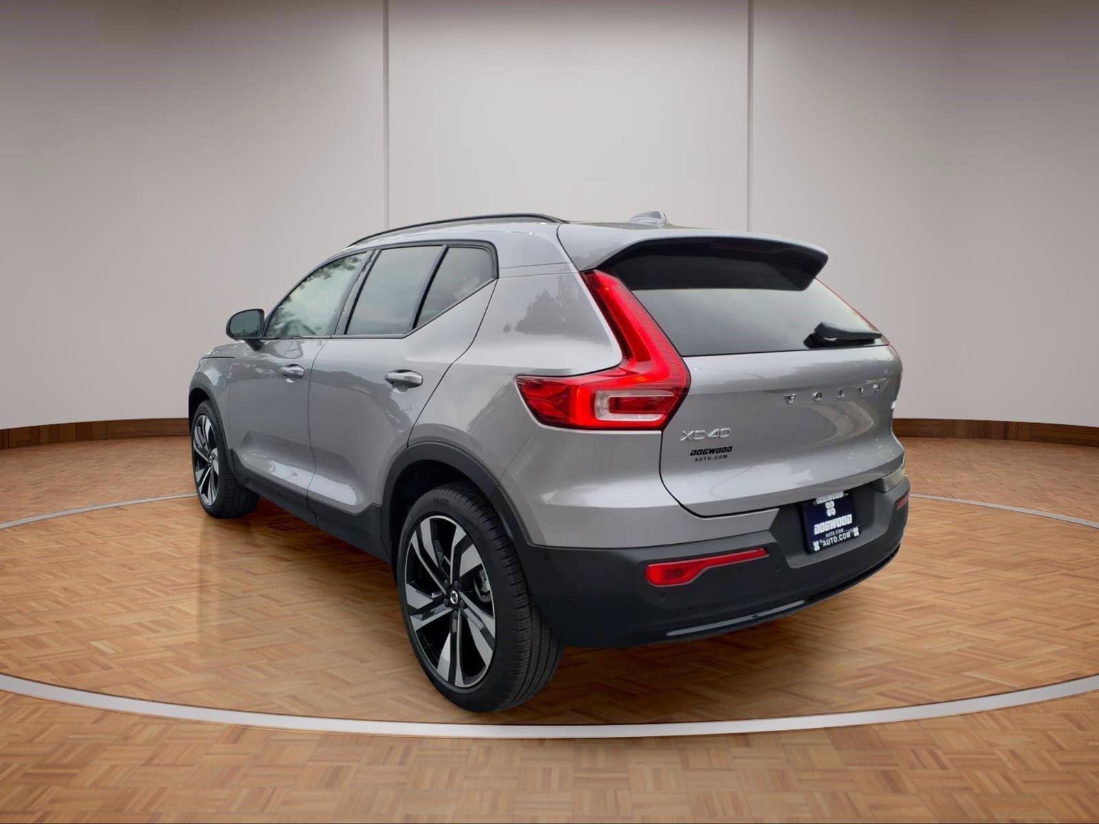 New 2026 Volvo XC40 B5 Plus w/ Climate Package AWD/4WD image 4