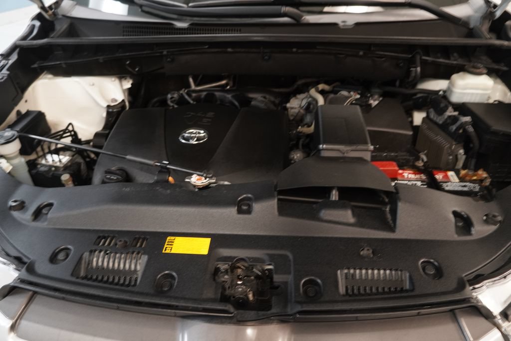Used 2019 Toyota Highlander LE AWD/4WD image 40