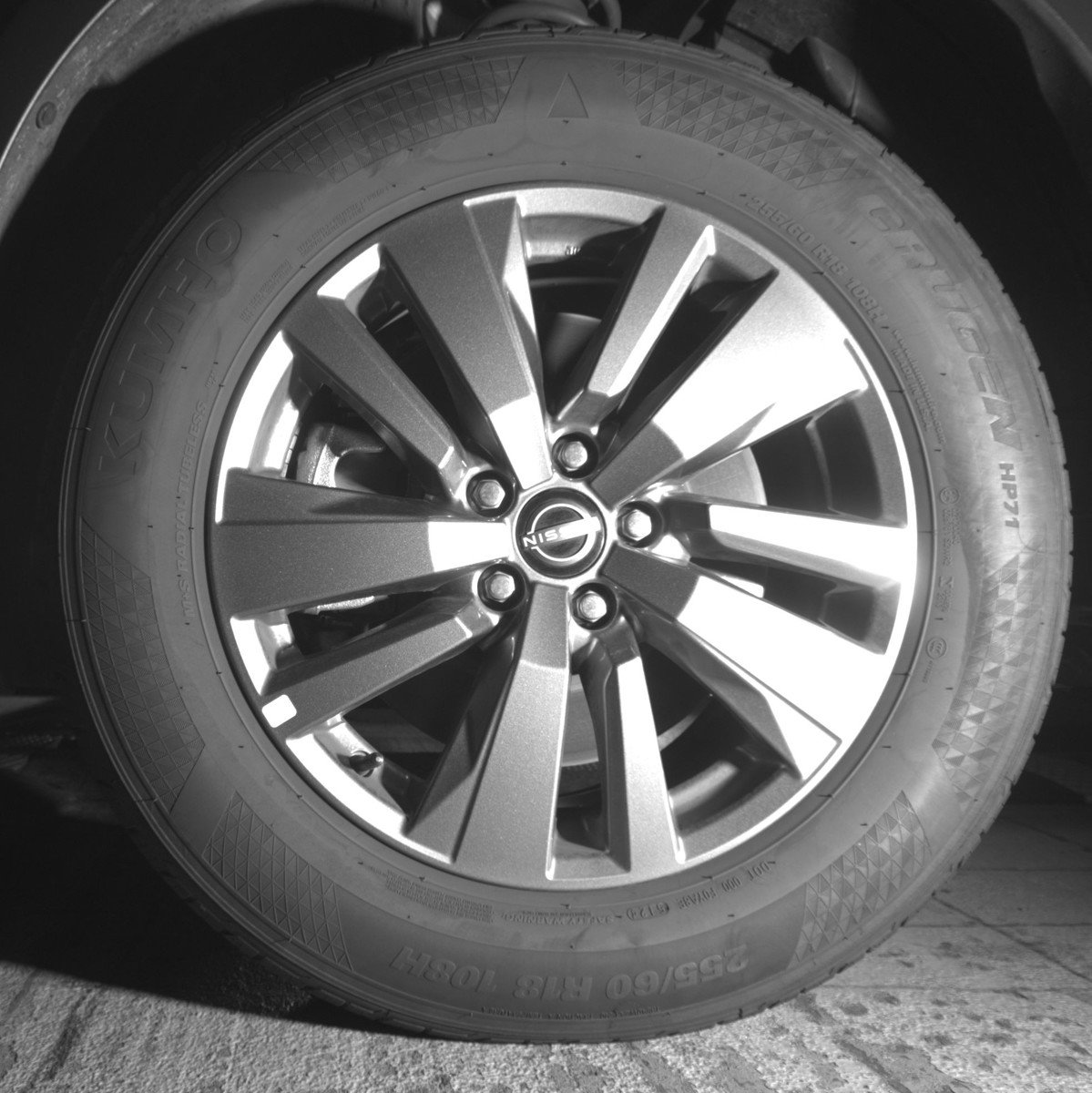 Used 2025 Nissan Pathfinder SV image 12