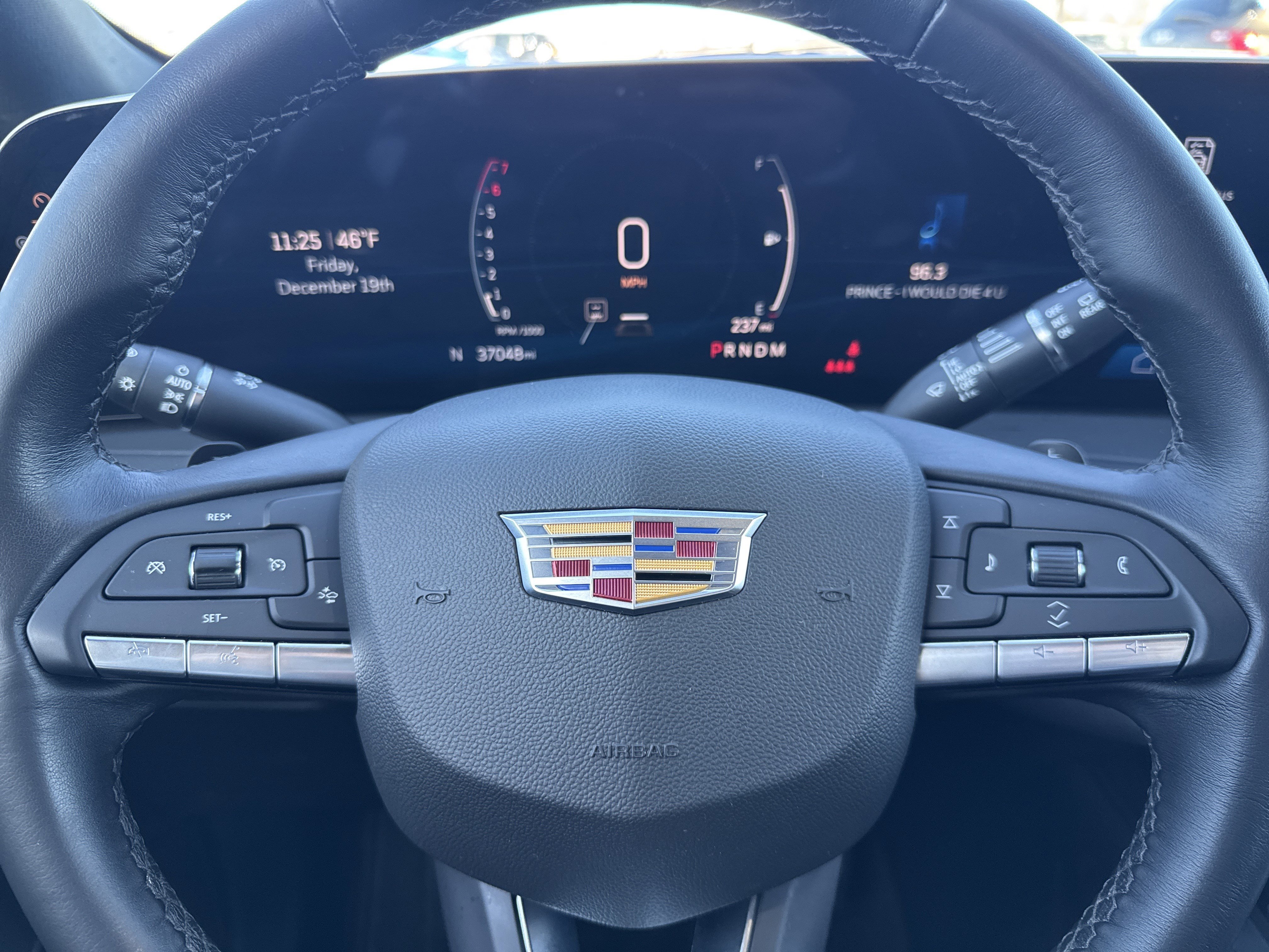 Used 2025 Cadillac XT4 Premium Luxury image 10