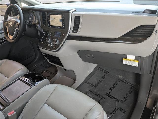 Used 2019 Toyota Sienna XLE w/ XLE Navigation Package FWD image 24