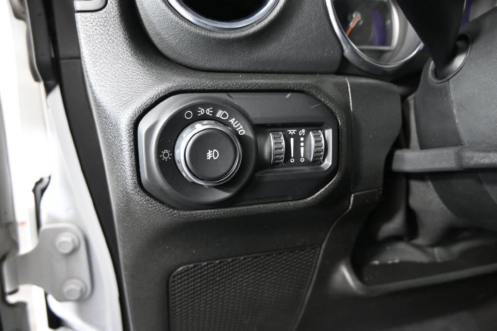 Used 2019 Jeep Wrangler Unlimited Sahara w/ Quick Order Package 24M Moab AWD/4WD image 24