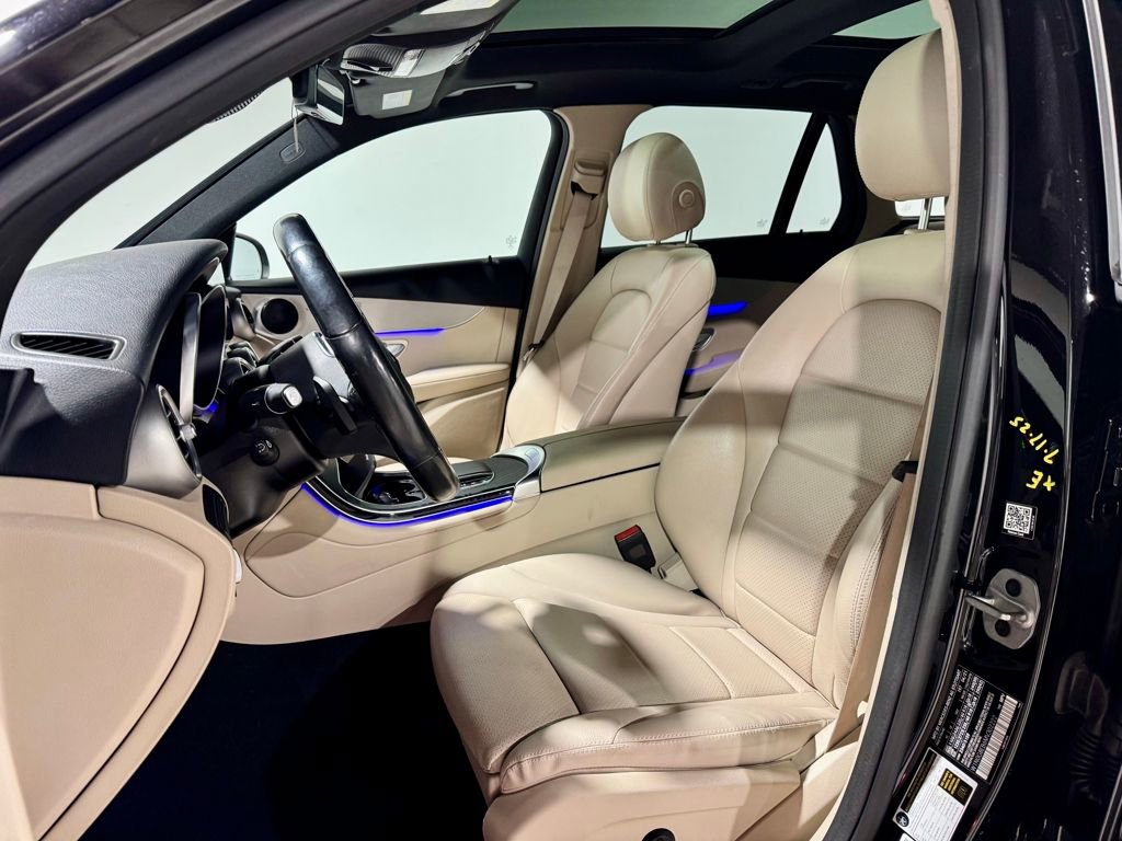 Used 2021 Mercedes-Benz GLC 300 4MATIC image 3