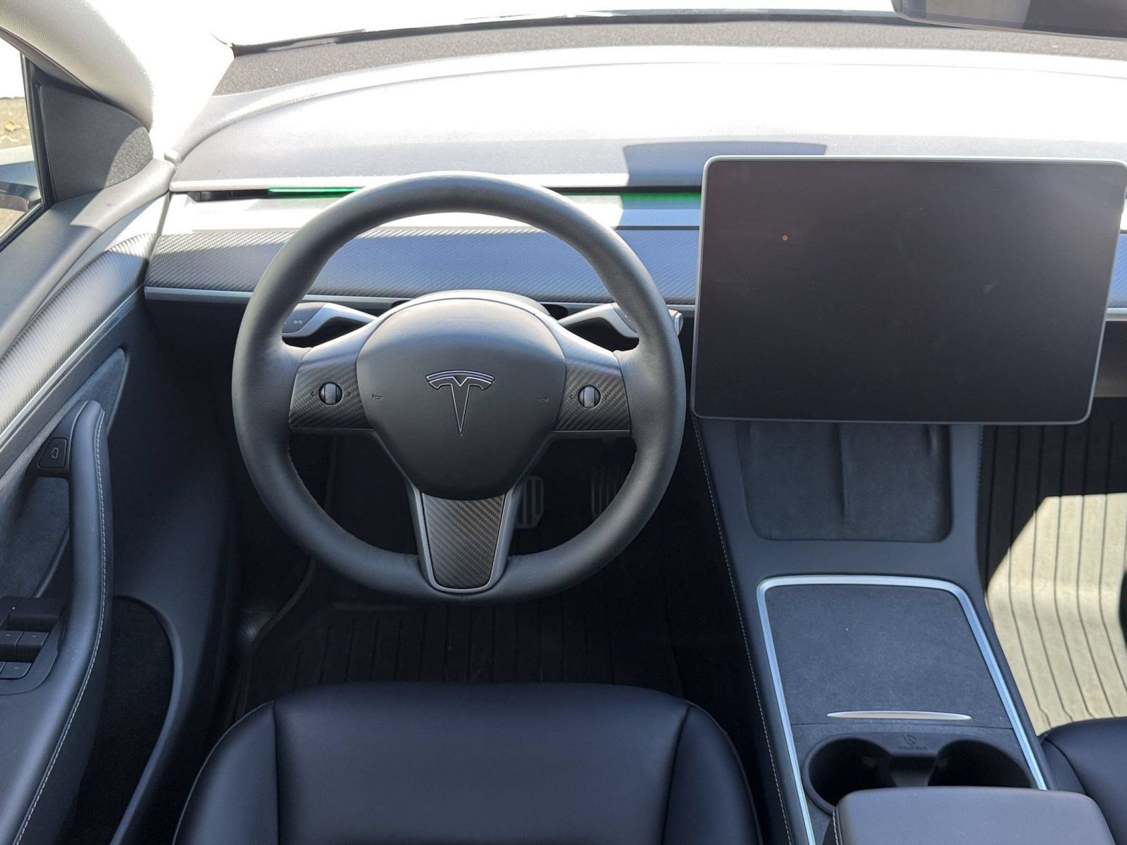 Used 2024 Tesla Model Y 2WD image 27