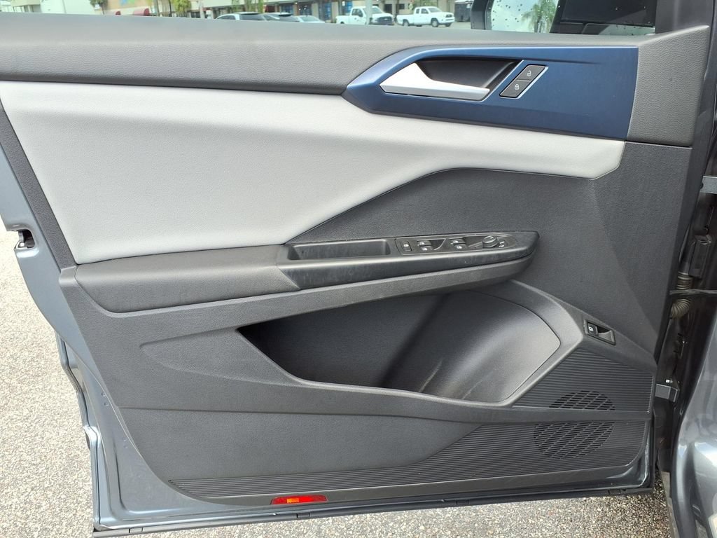 Used 2022 Volkswagen Taos SE FWD image 22