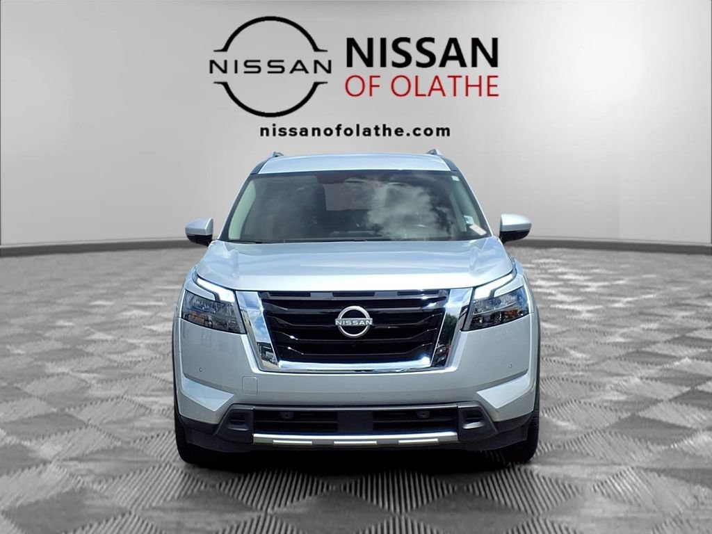 Used 2025 Nissan Pathfinder SL FWD image 32