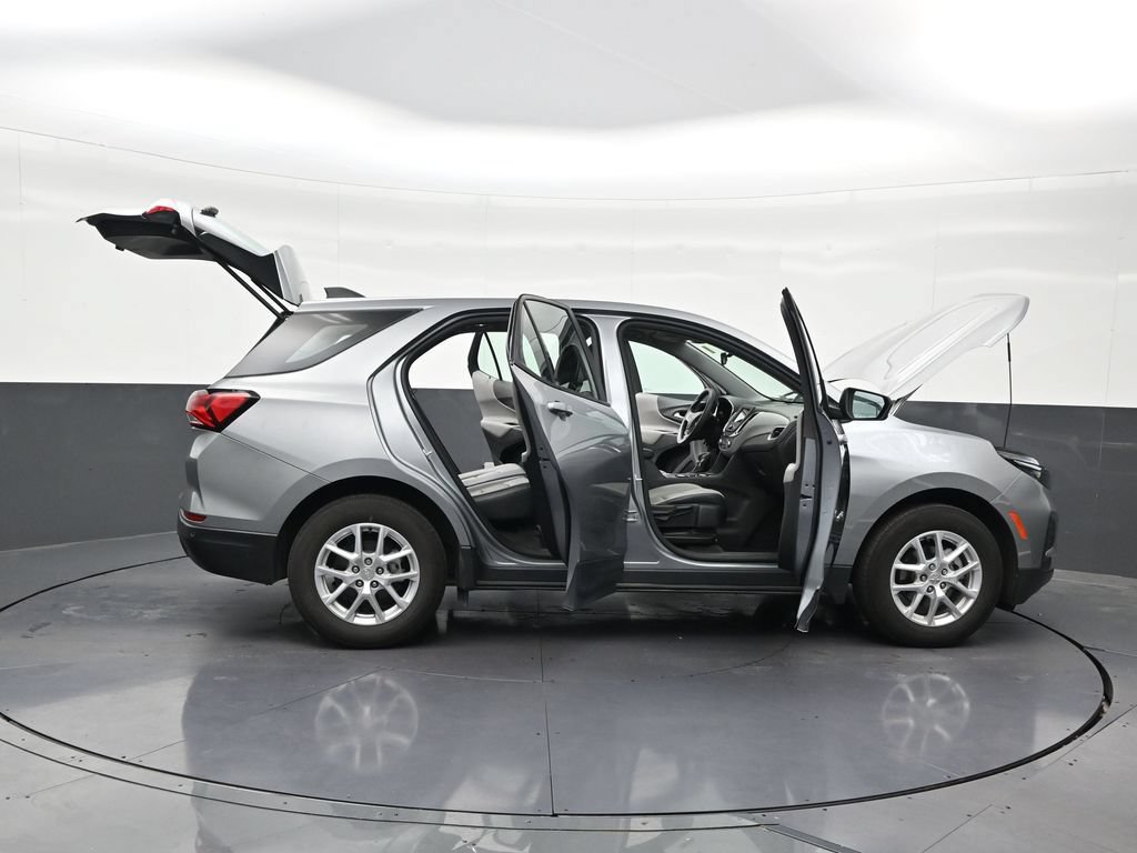 Used 2024 Chevrolet Equinox LS w/ Driver Confidence II Package FWD image 32