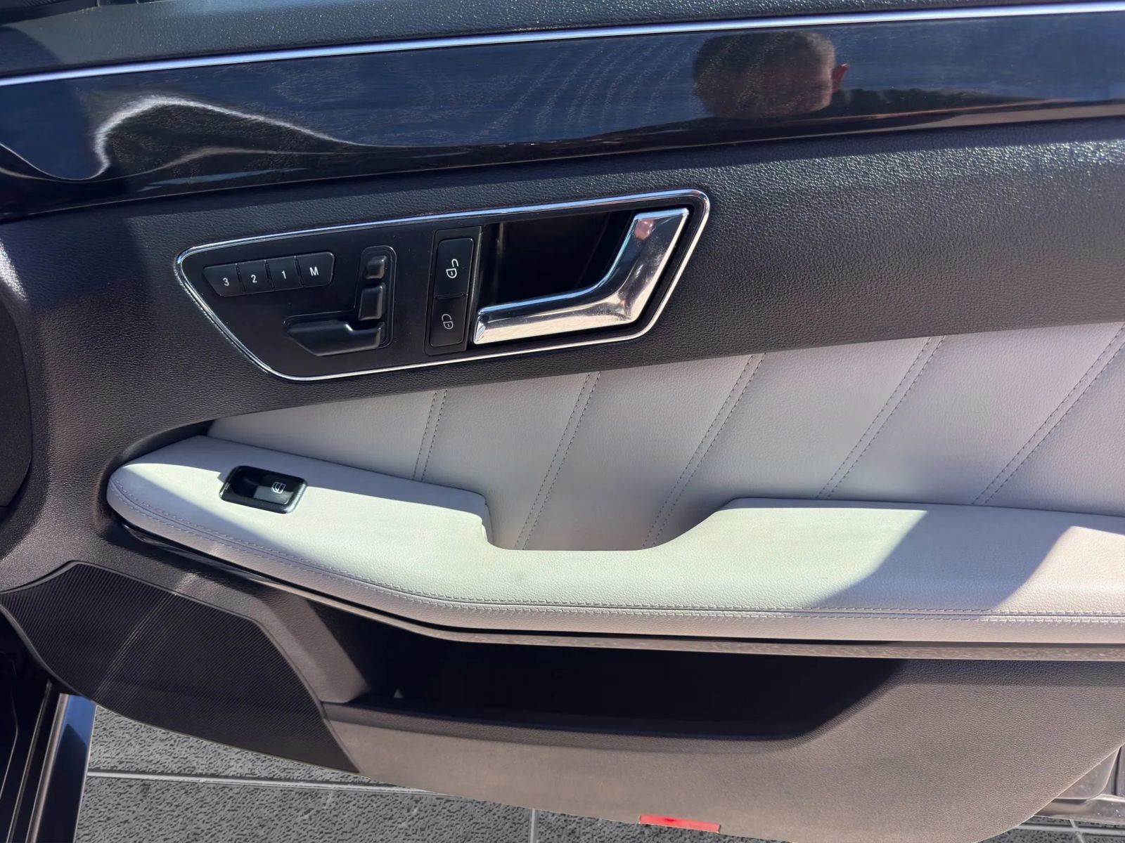 Used 2011 Mercedes-Benz E 350 E 350 4MATIC Sedan 4D image 30