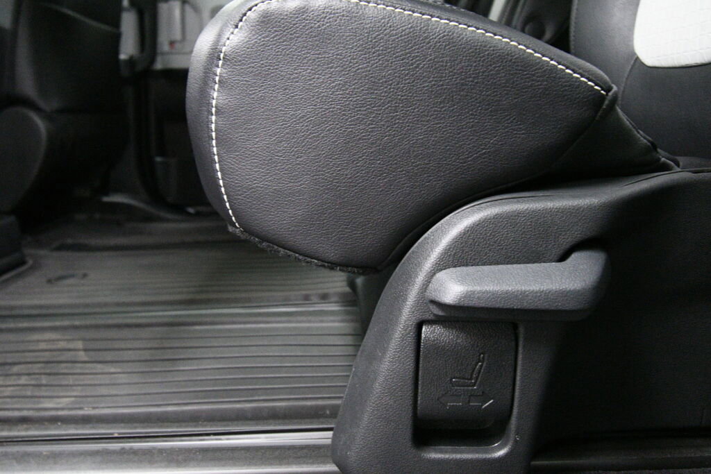 Used 2025 Toyota Sienna XSE w/ XSE Plus Package image 22