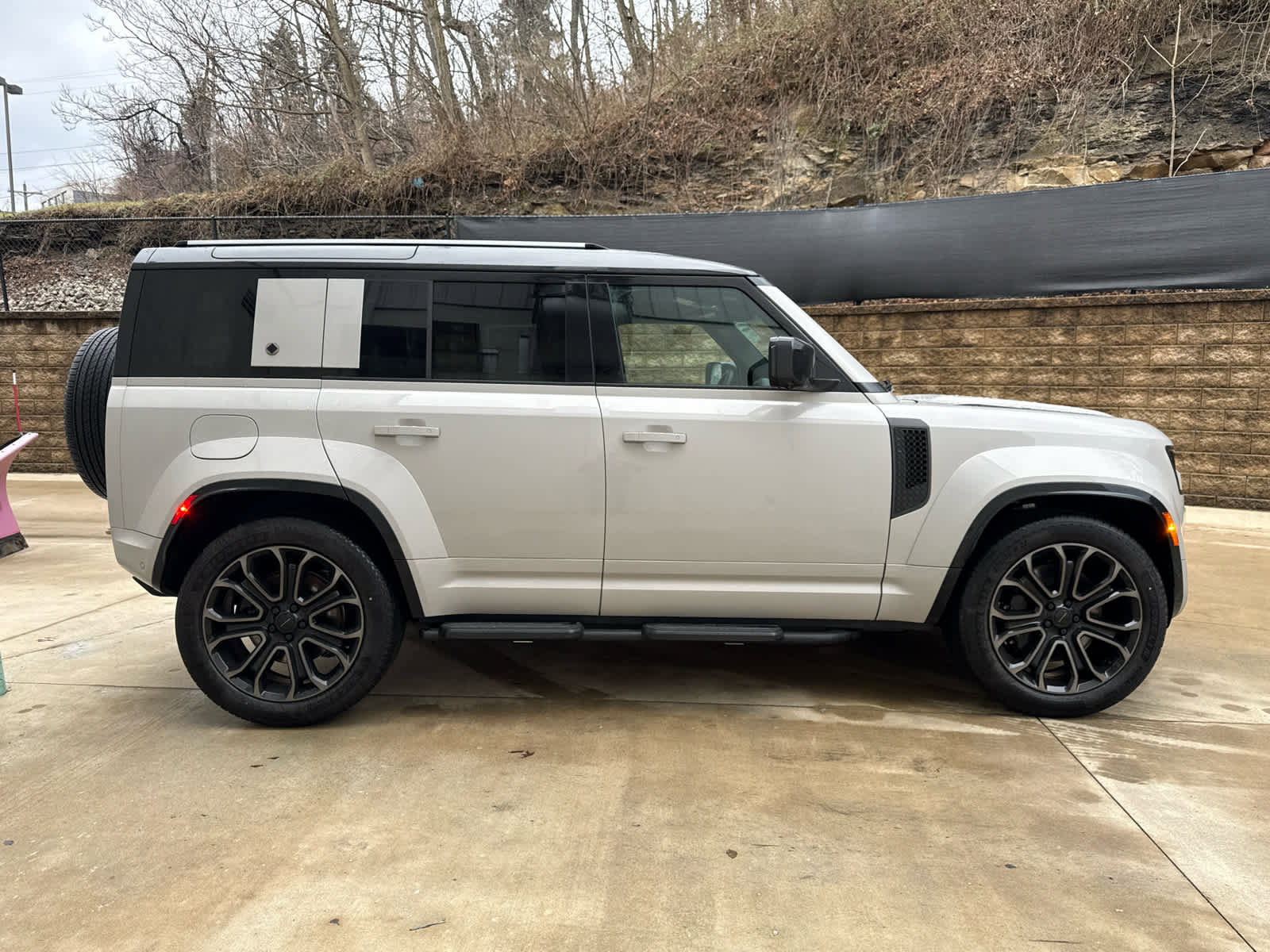 New 2026 Land Rover Defender 110 OCTA image 8