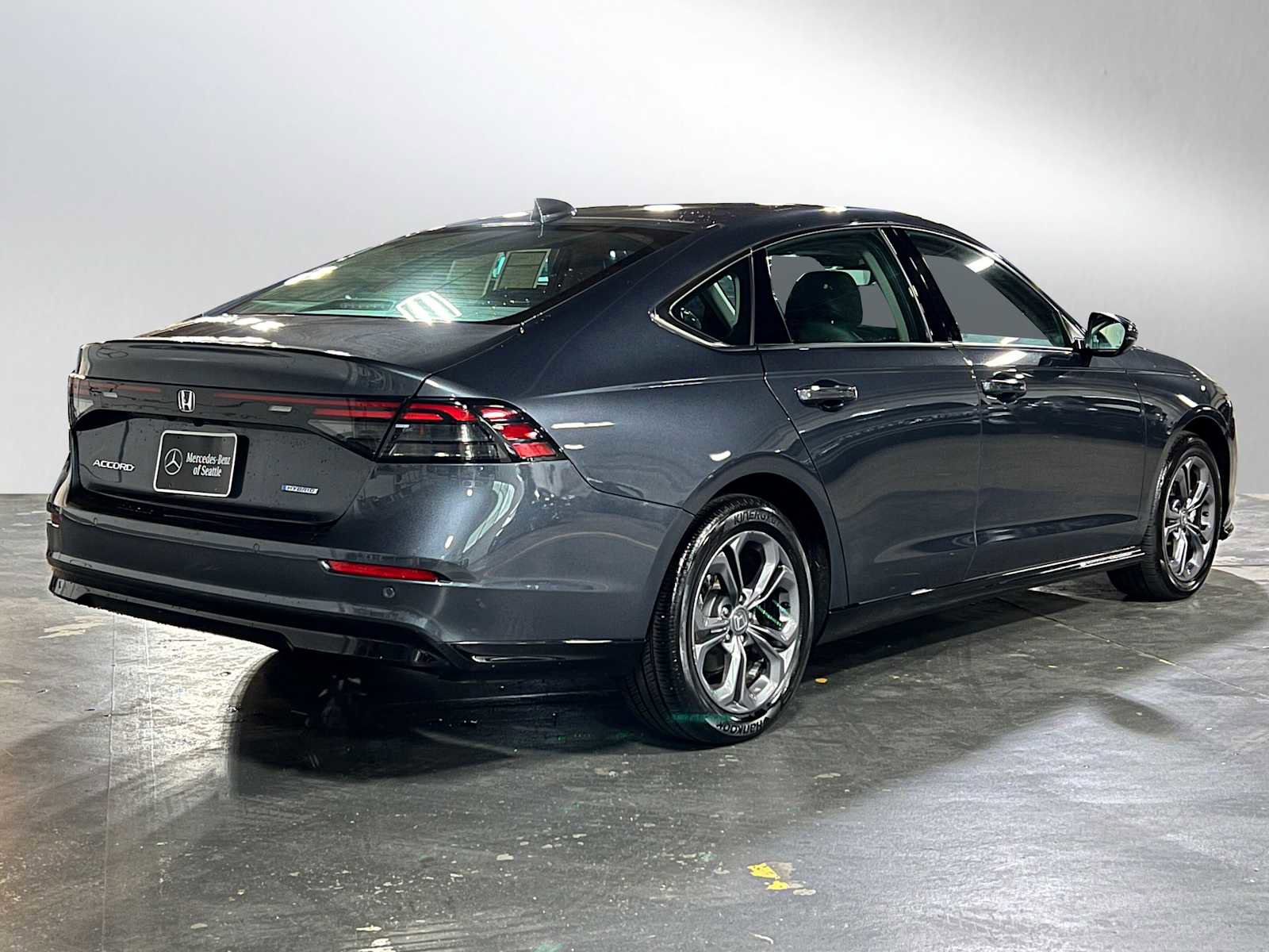 Used 2024 Honda Accord EX-L image 3