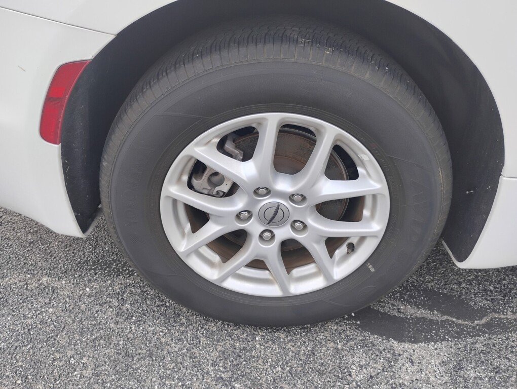 Used 2023 Chrysler Pacifica Touring-L FWD image 27