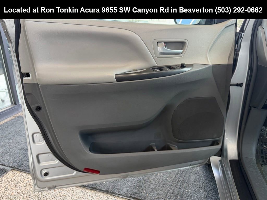 Used 2017 Toyota Sienna LE image 11