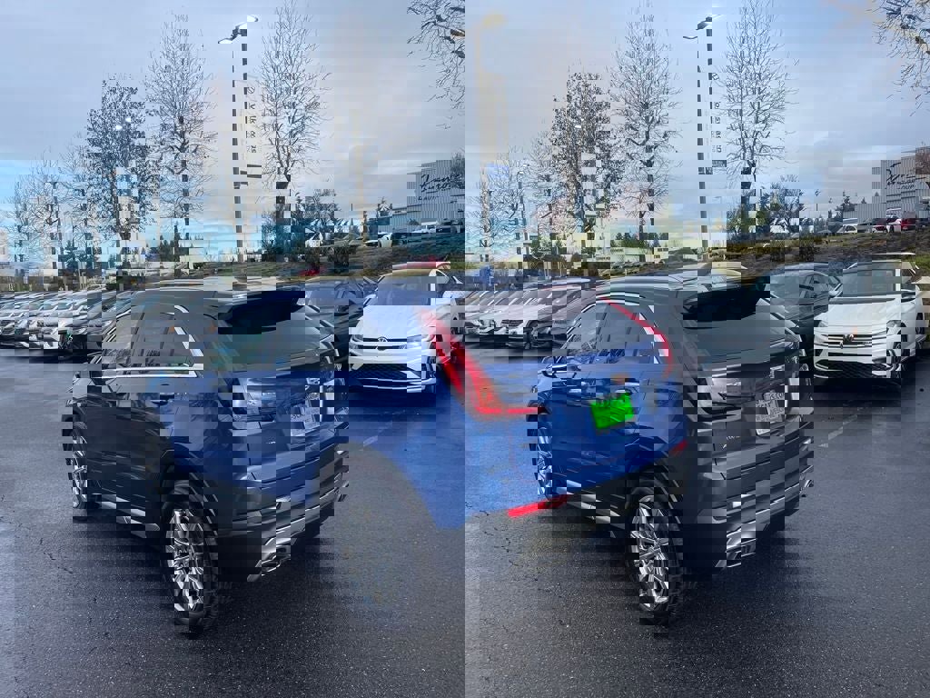 Used 2022 Cadillac XT4 Premium Luxury w/ Safety Alert Package image 7