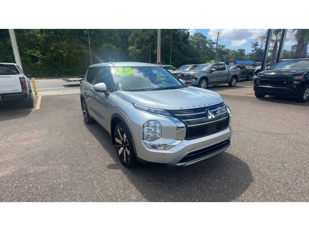 Used 2025 Mitsubishi Outlander SE FWD image 8