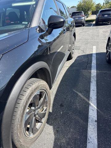 Certified 2025 Nissan Rogue SV FWD image 2