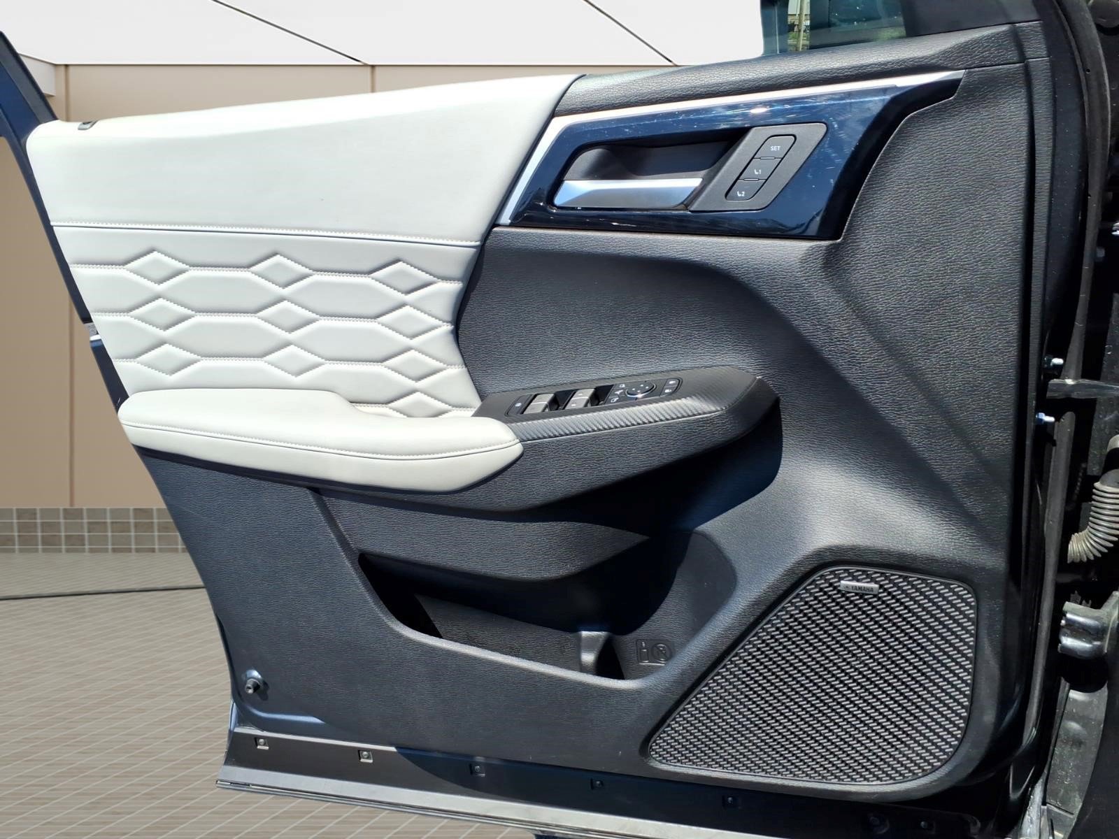 Used 2025 Mitsubishi Outlander SEL image 24