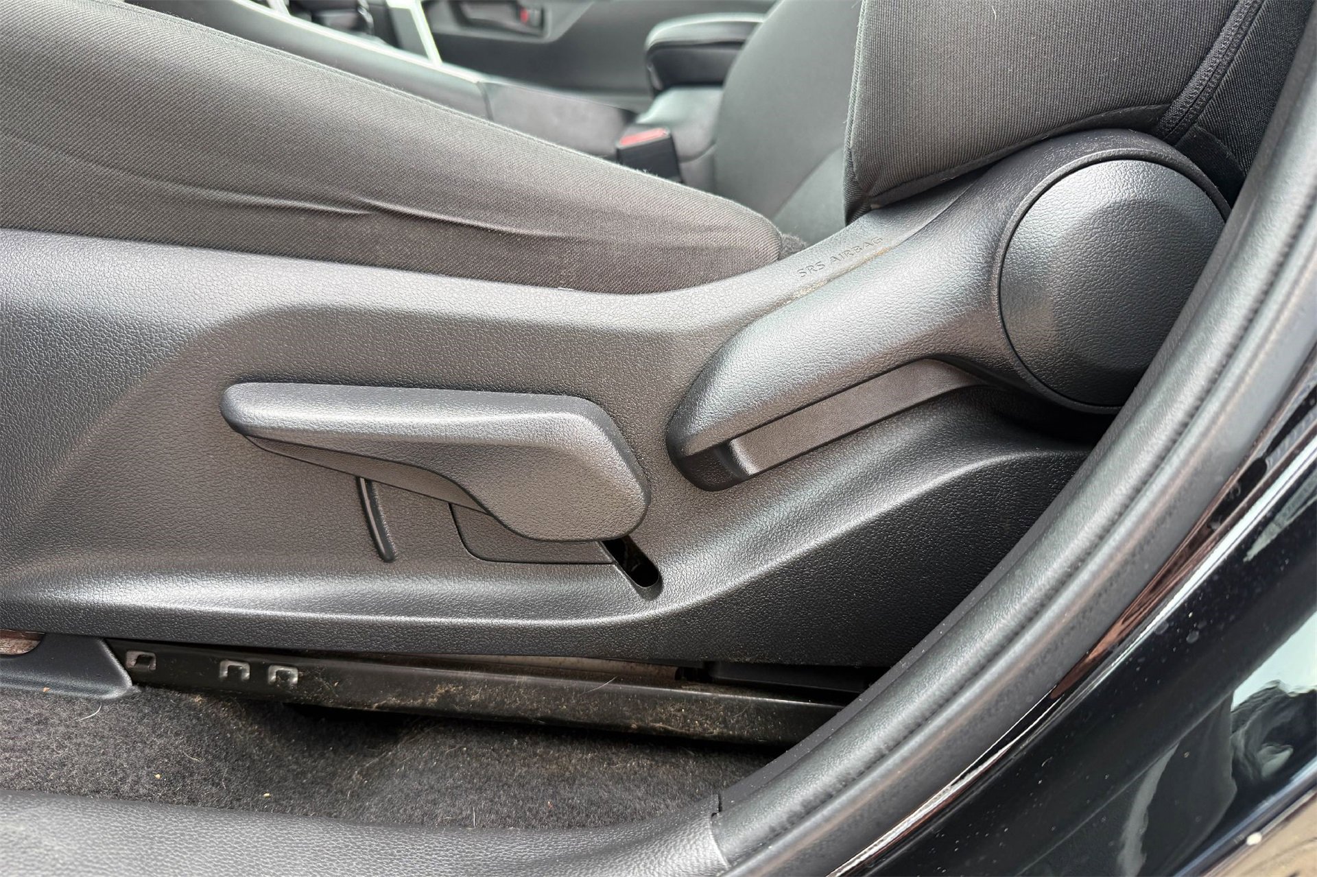 Used 2022 Toyota RAV4 LE image 24