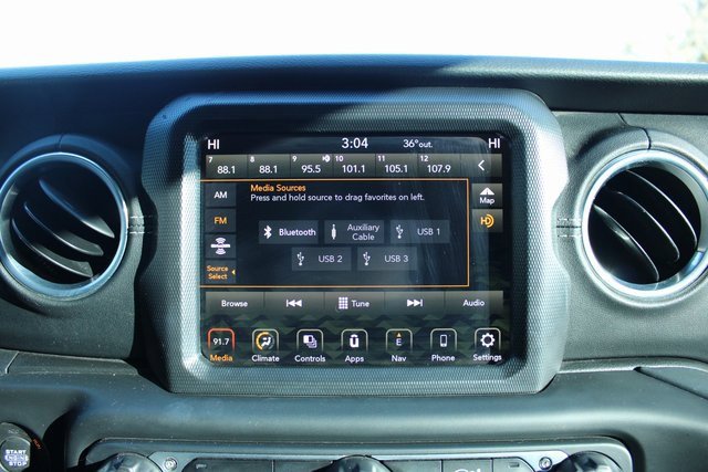 Used 2018 Jeep Wrangler Unlimited Sahara image 19