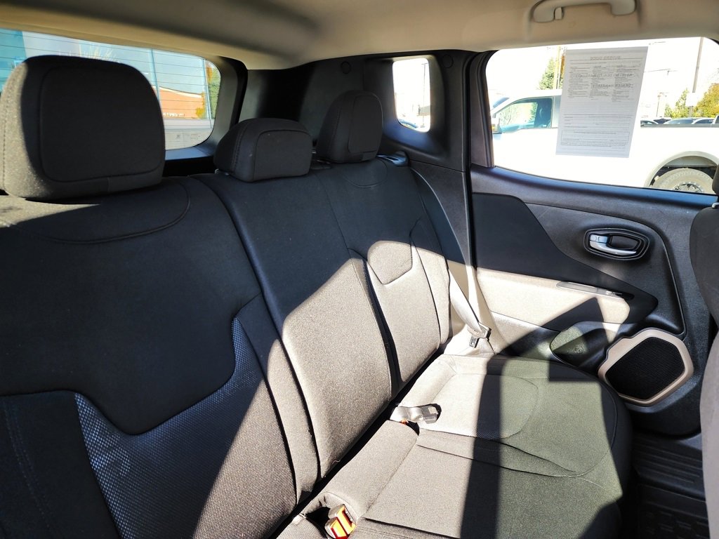 Used 2016 Jeep Renegade Latitude image 13