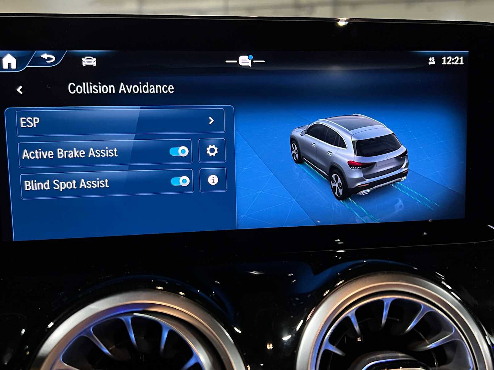 Used 2025 Mercedes-Benz GLA 250 4MATIC image 32