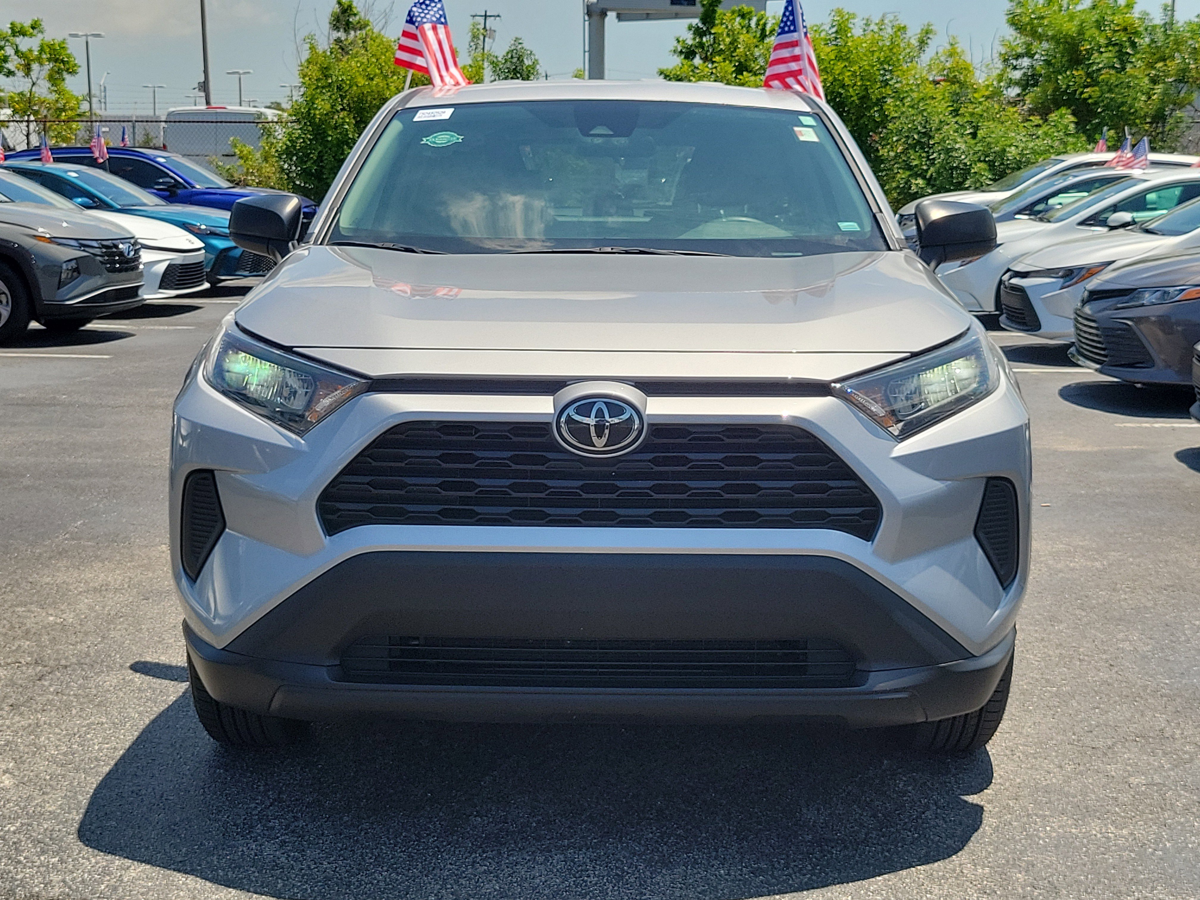 Used 2022 Toyota RAV4 LE FWD image 4