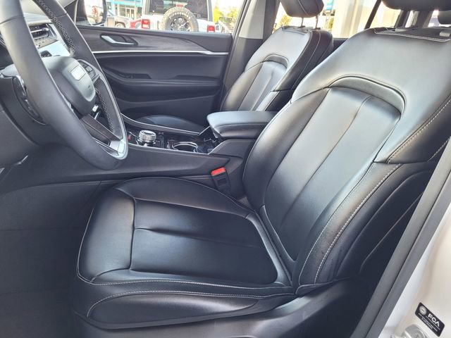 Certified 2023 Jeep Grand Cherokee Limited AWD/4WD image 15
