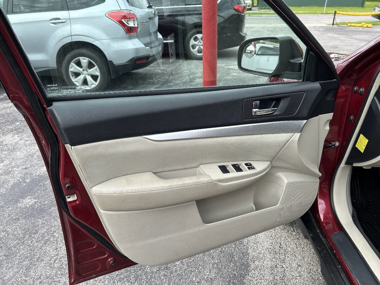 Used 2011 Subaru Outback 2.5i Premium AWD/4WD image 8