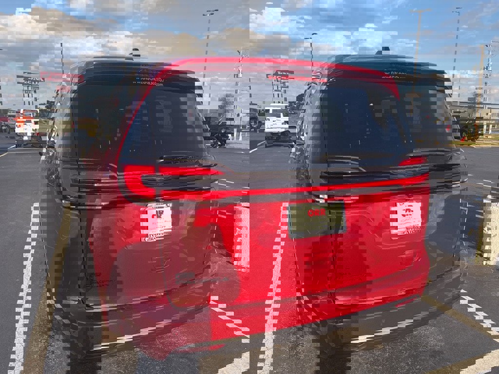 New 2026 Chrysler Pacifica Select image 4
