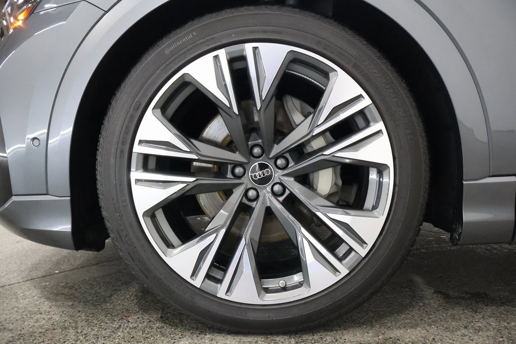 Certified 2025 Audi Q8 Prestige image 5