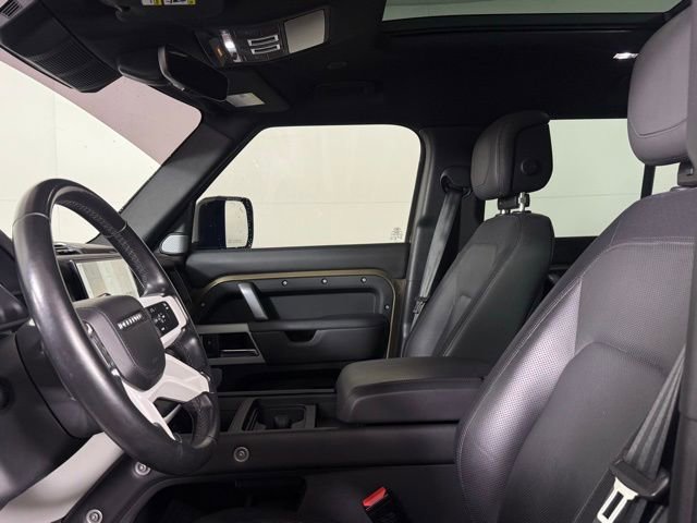 Used 2023 Land Rover Defender 130 X-Dynamic SE image 5