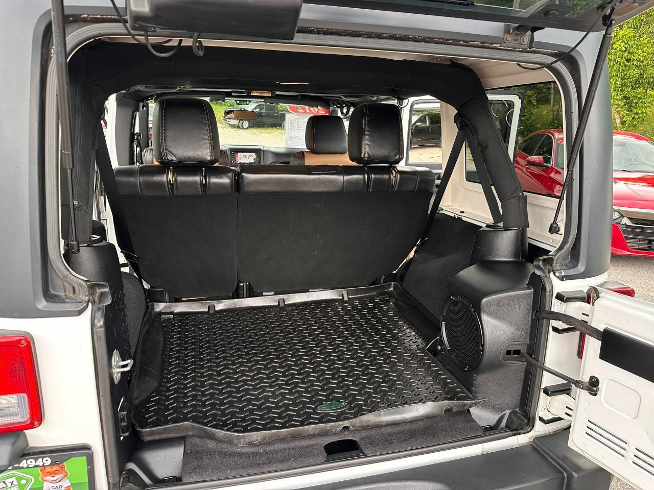 Used 2012 Jeep Wrangler Unlimited Rubicon w/ Connectivity Group AWD/4WD image 18
