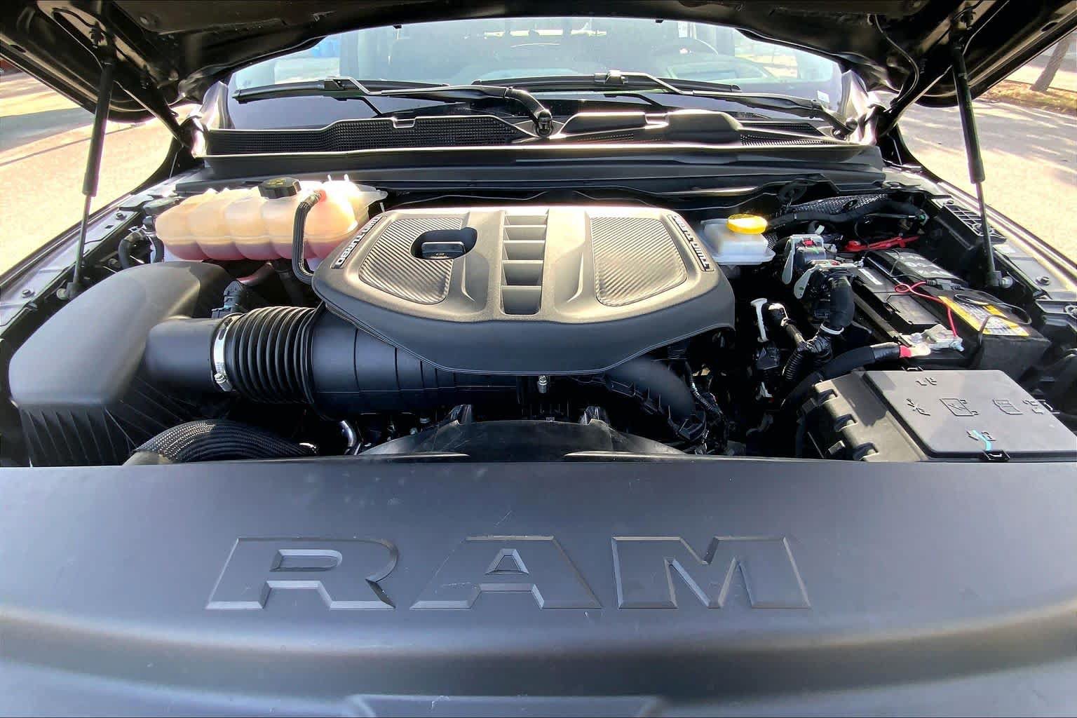Used 2025 RAM 1500 Limited AWD/4WD image 32