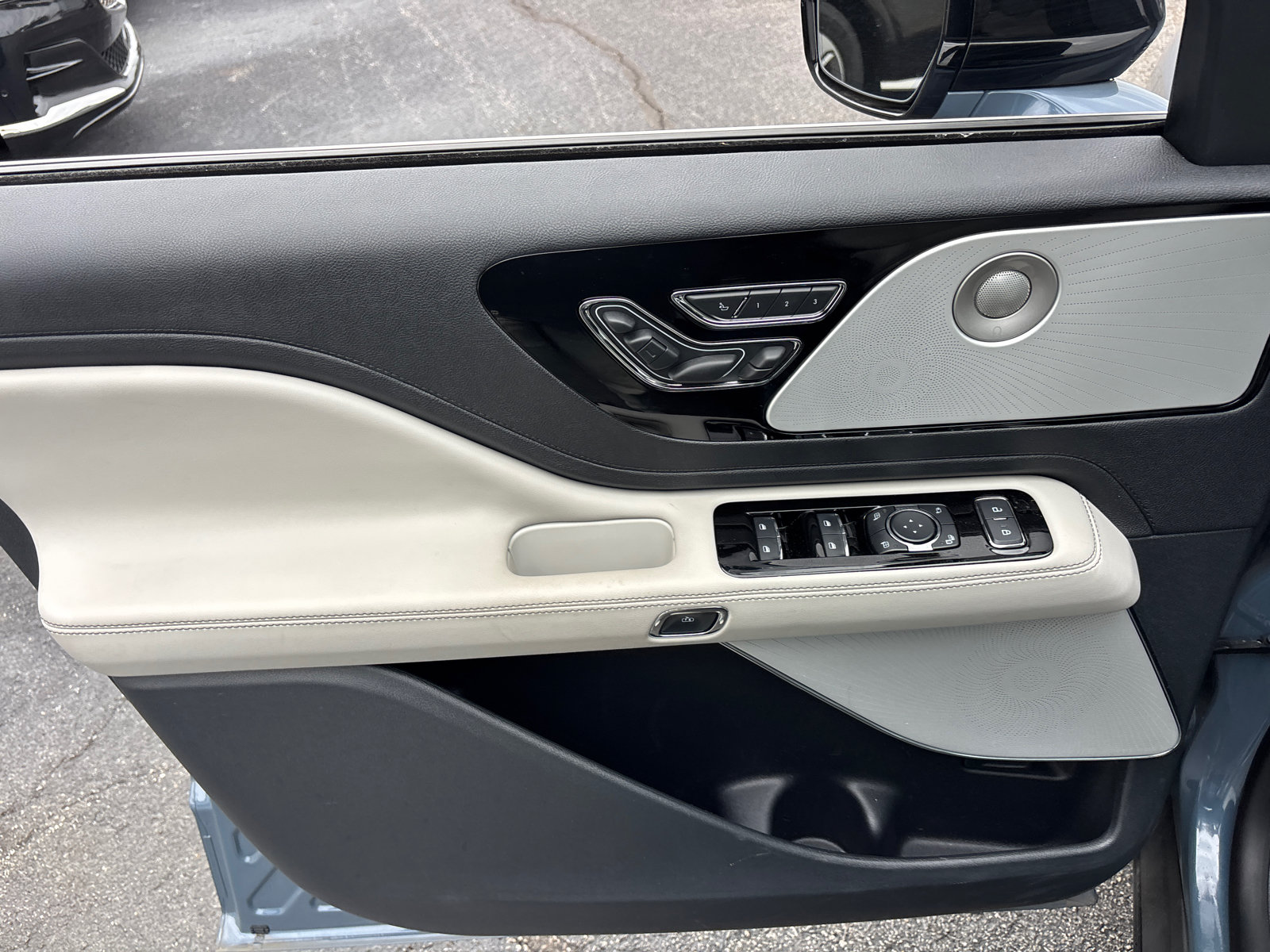 New 2026 Lincoln Aviator Reserve AWD/4WD image 11