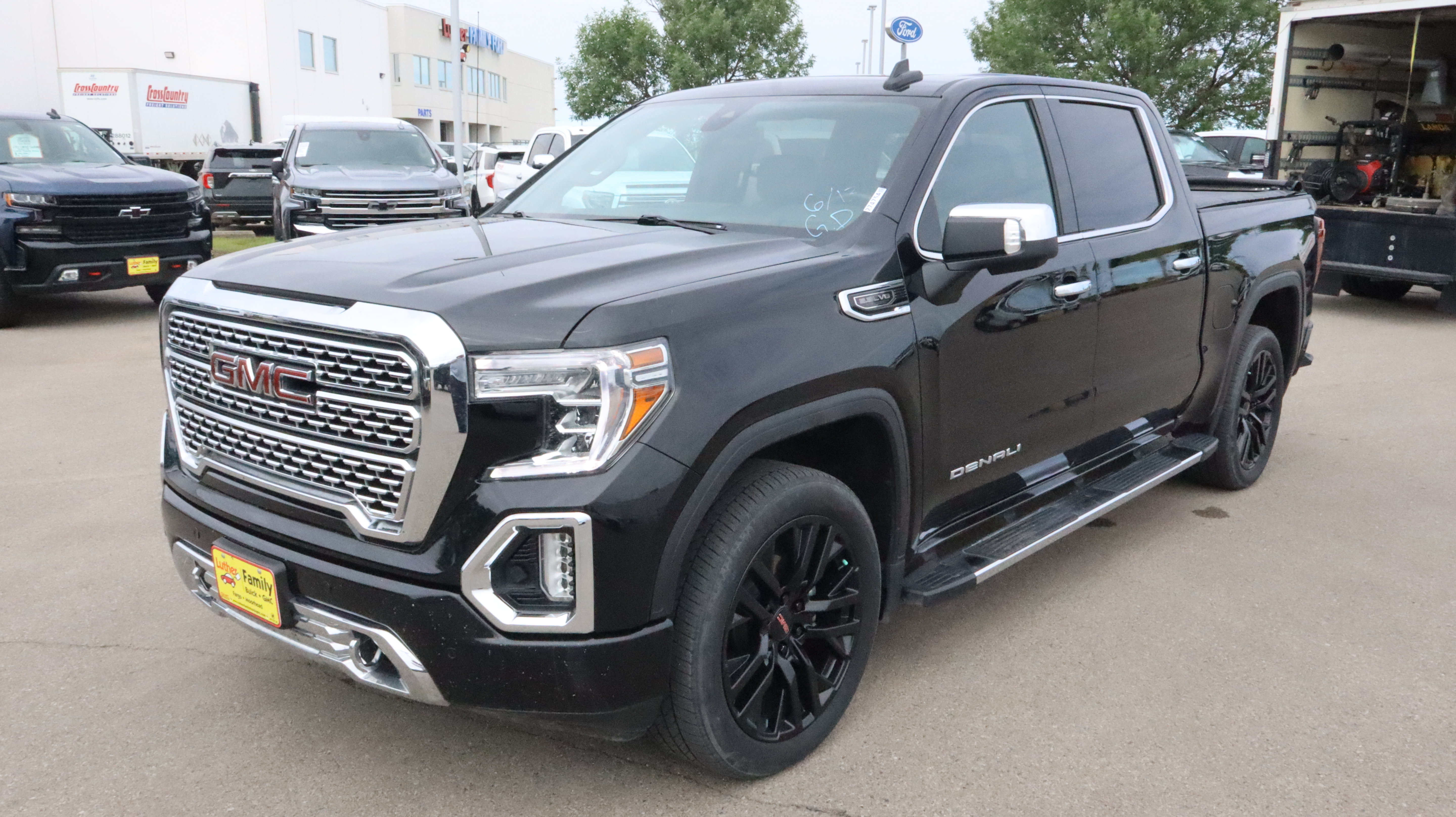 Used 2021 GMC Sierra 1500 Denali w/ Driver Alert Package II AWD/4WD image 3