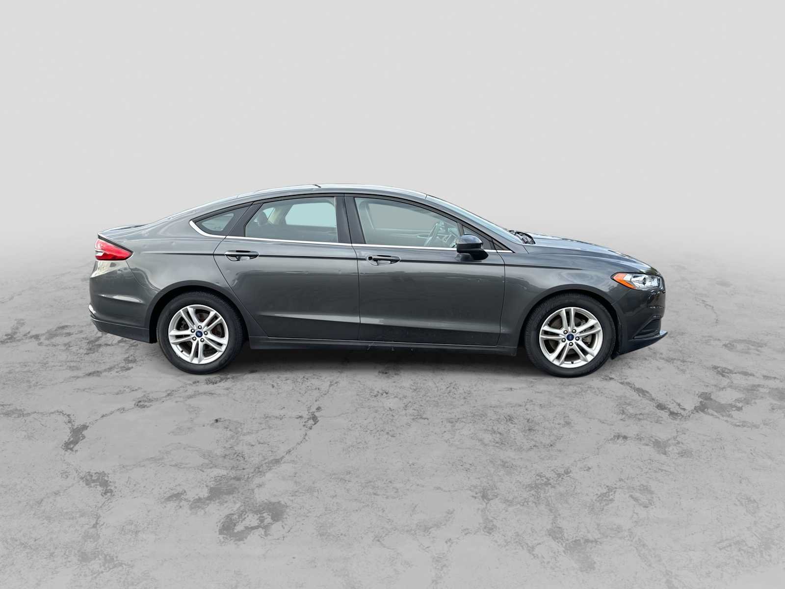Used 2018 Ford Fusion SE FWD image 9