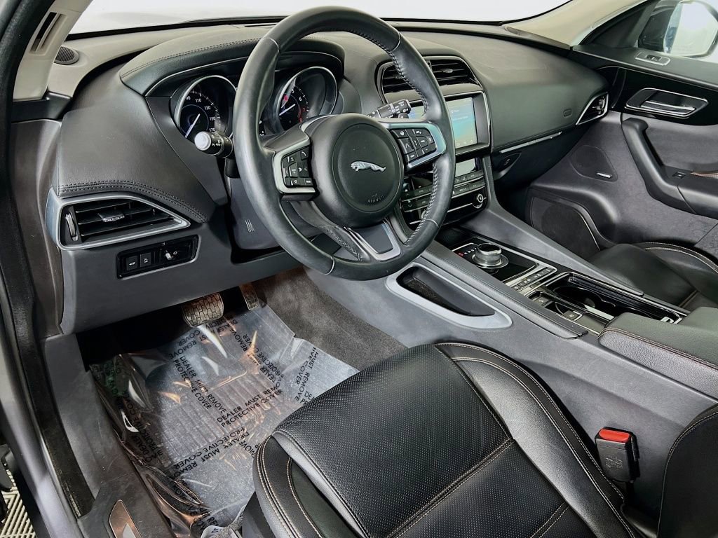 Used 2020 Jaguar F-PACE Prestige image 9
