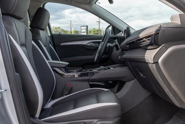 Certified 2025 Buick Envision Sport Touring image 7