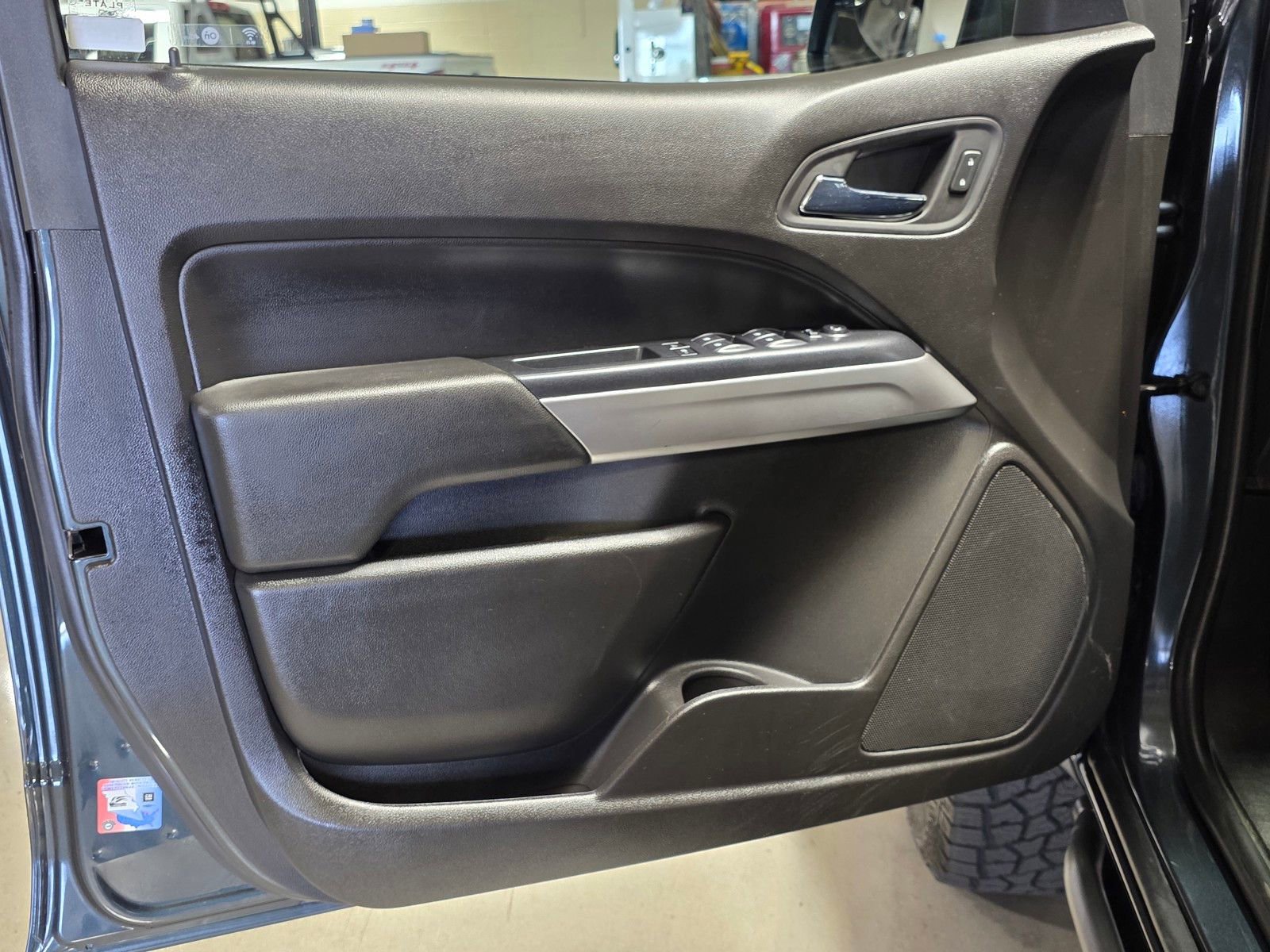 Used 2017 Chevrolet Colorado ZR2 image 21