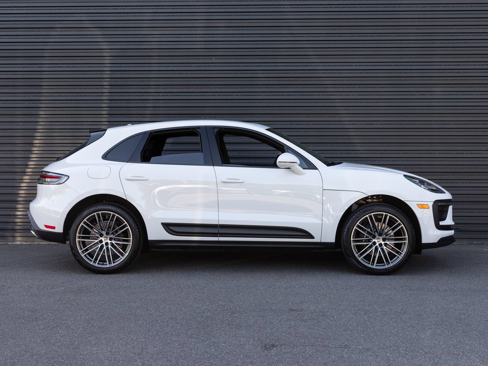 Certified 2026 Porsche Macan AWD/4WD image 8