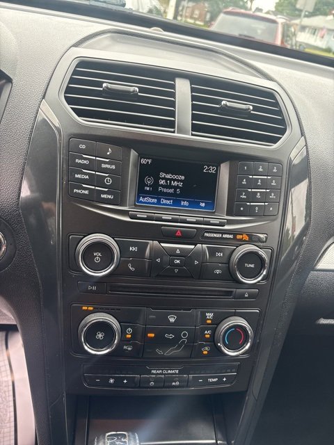 Used 2017 Ford Explorer XLT image 17