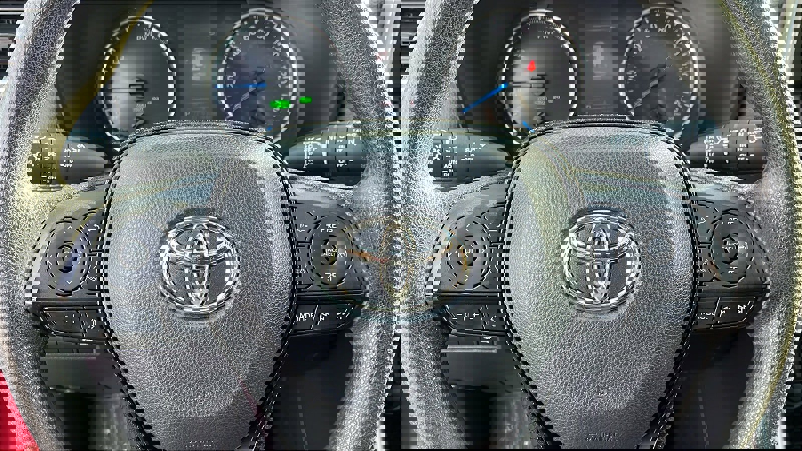 Used 2021 Toyota RAV4 XLE w/ Convenience Package image 13