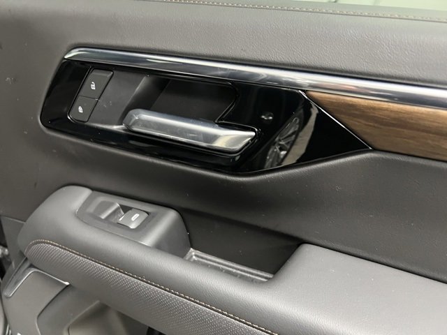 Used 2025 Chevrolet Suburban High Country image 48