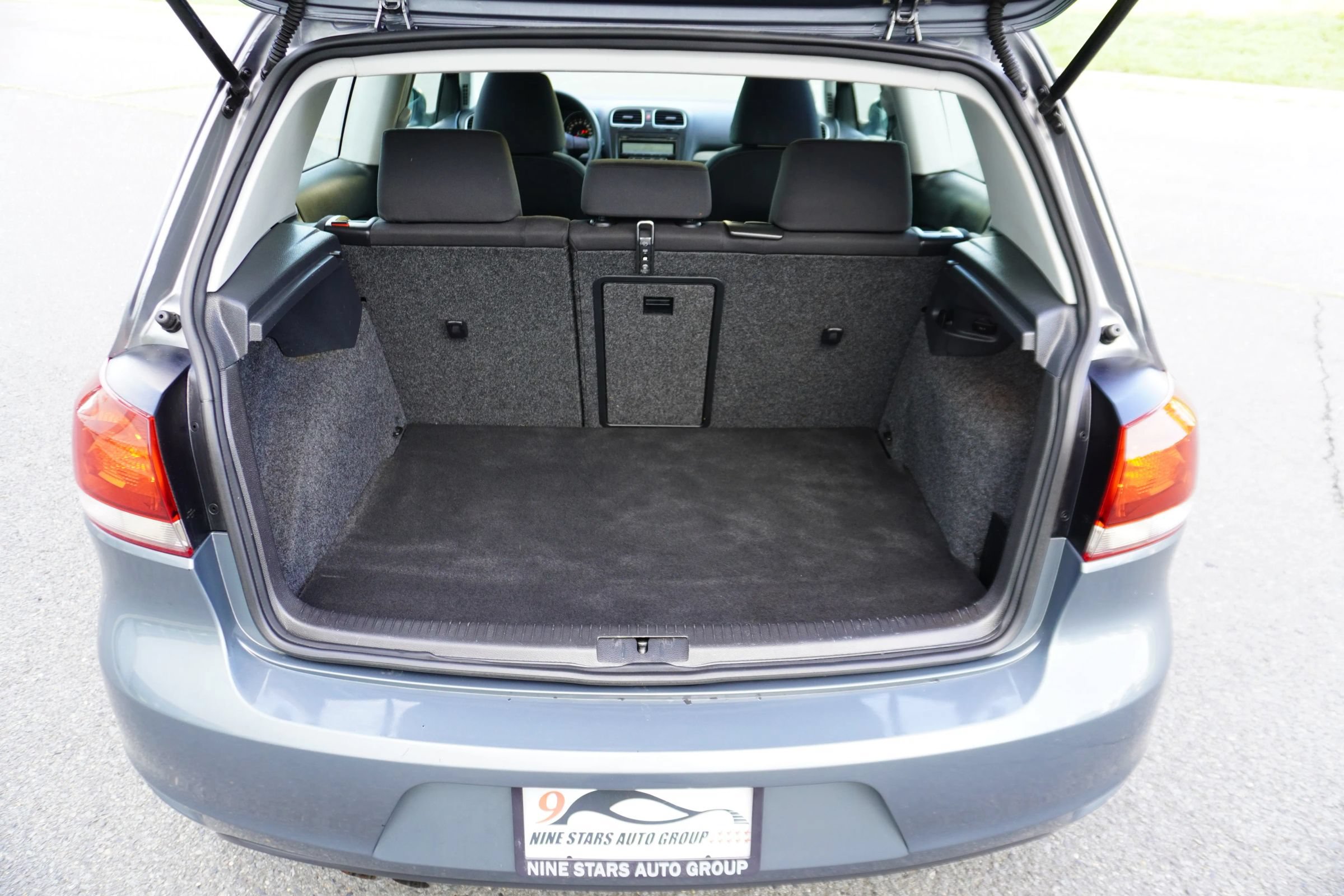 Used 2011 Volkswagen Golf 2-Door FWD image 22