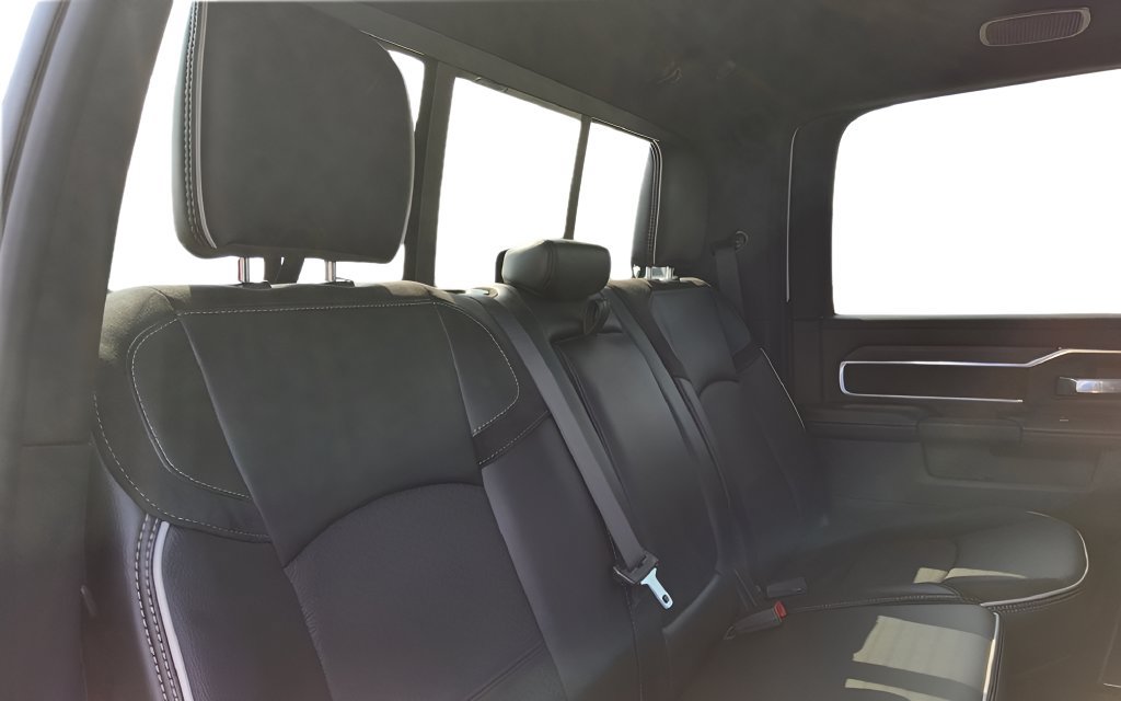Used 2025 RAM 3500 Laramie AWD/4WD image 34